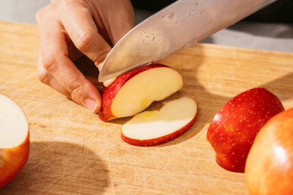 Cách triển khai bánh táo tận căn nhà vì như thế chưng nồi rán ko dầu đặc trưng đơn giản